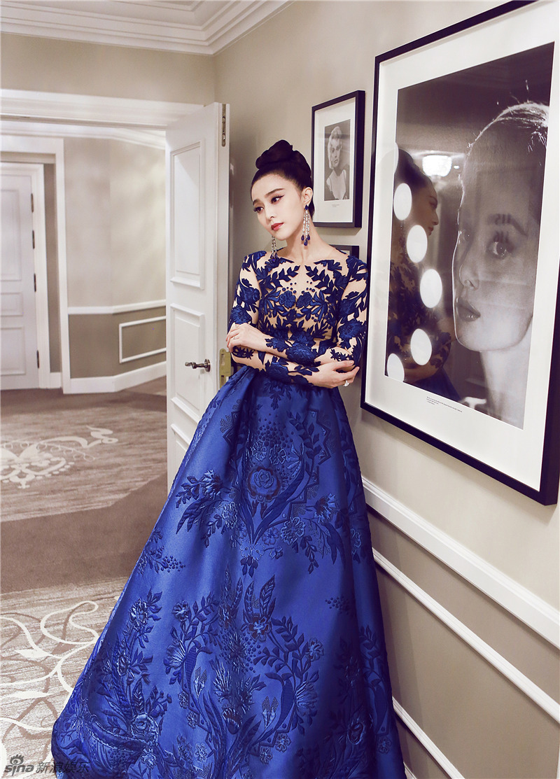 组图:范冰冰出征A类电影节争影后 镂空长裙美