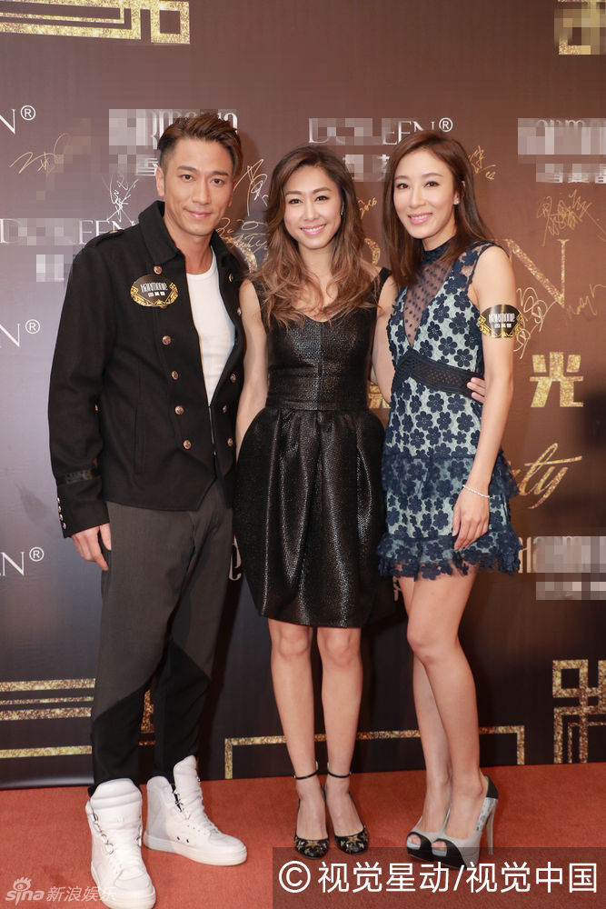 杨怡与胡定欣搂腰互动破多年不和传言