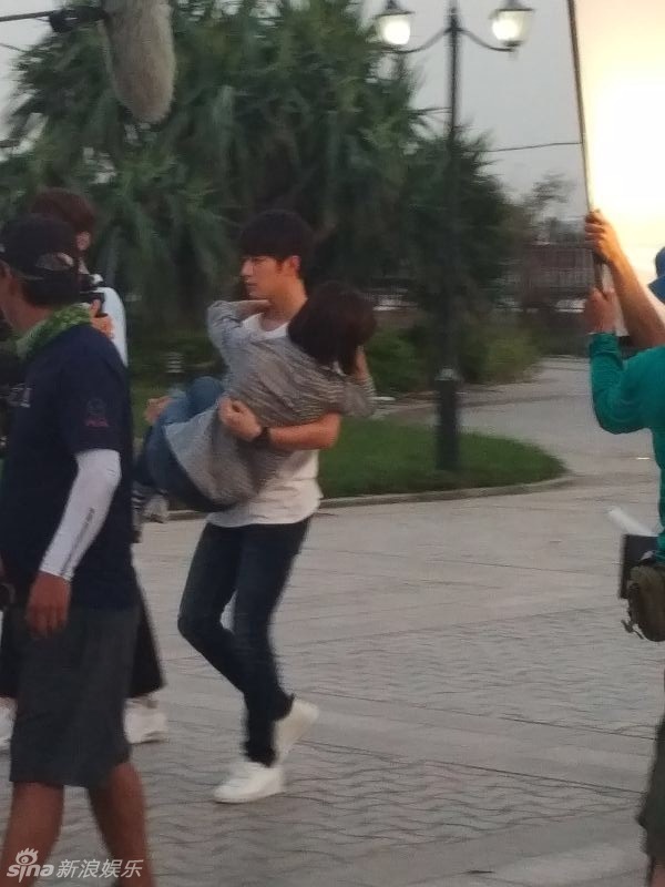 陈学冬公主抱郑爽