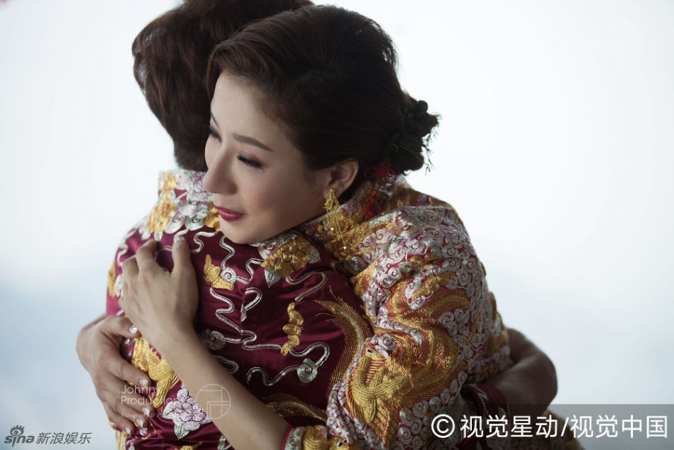 新浪娱乐讯 10月2日,tvb艺人罗仲谦迎娶杨怡,高颜值伴娘伴郎团现身.
