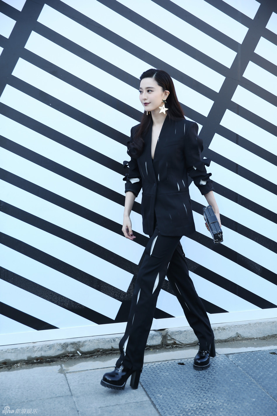 范冰冰张天爱刘涛巴黎看秀 同场竞艳谁胜一筹？