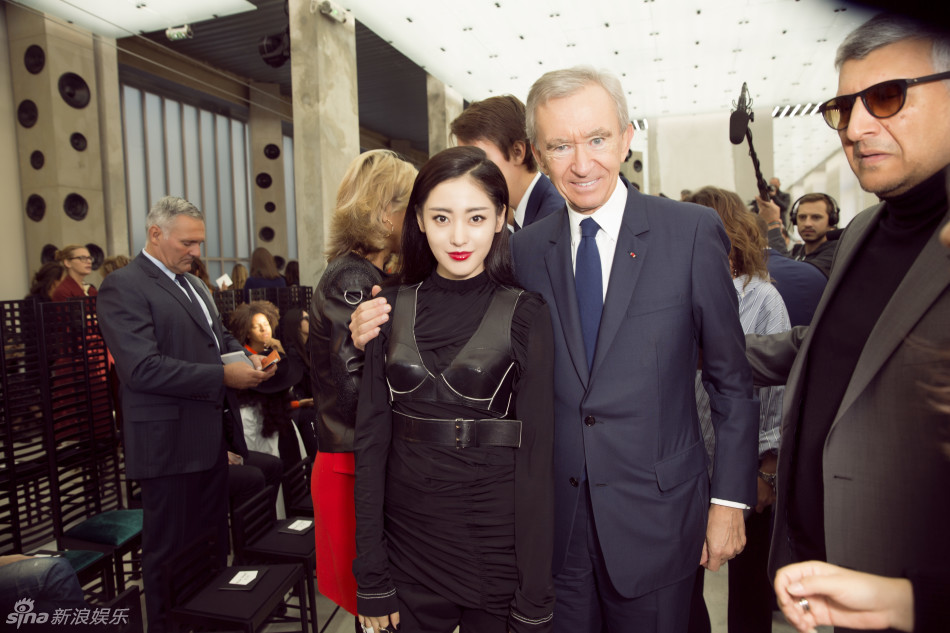 范冰冰张天爱刘涛巴黎看秀 同场竞艳谁胜一筹？