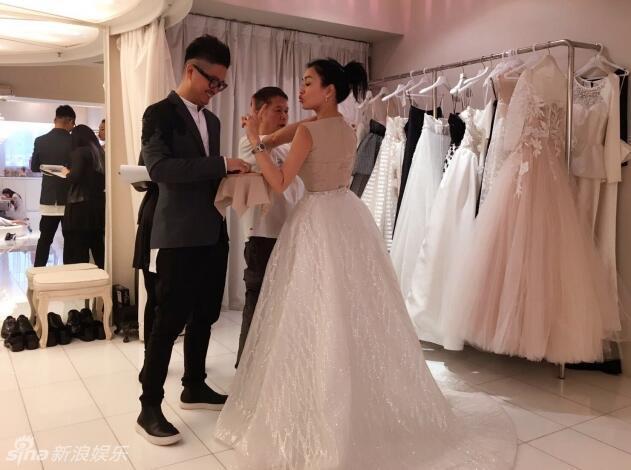 试婚纱_试婚纱美女(2)