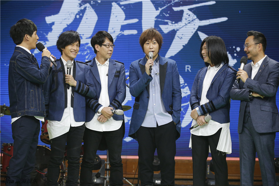五月天做客《天天向上》 超长金曲串烧燃爆现场堪比演唱会