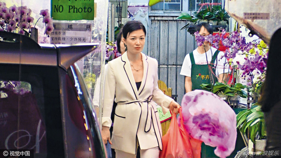 双儿陈少霞现身花店