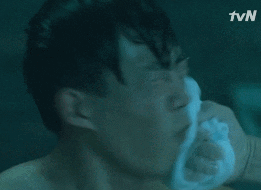 池昌旭裸体打斗戏尺度大遭举报 THE K2澡堂剧照秀肌肉身材