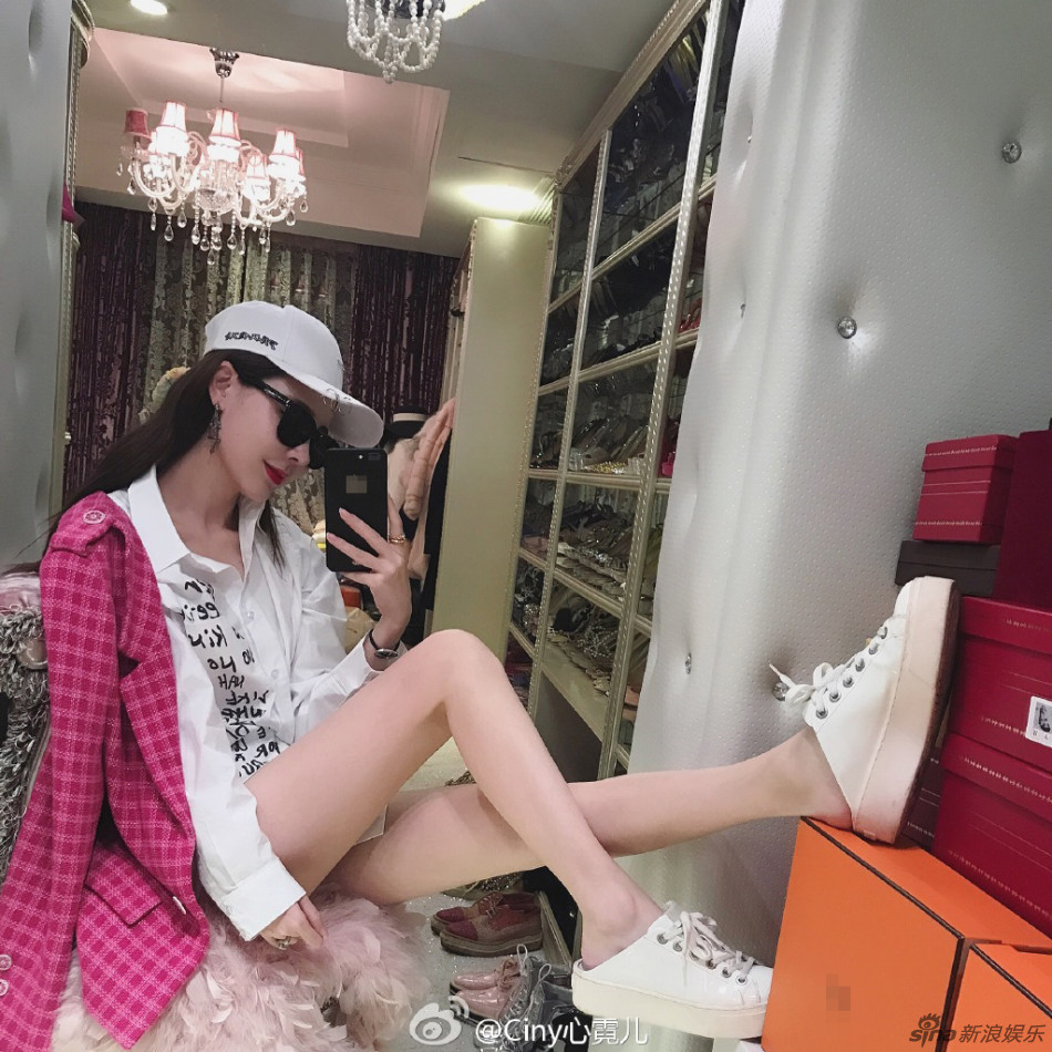 心霓儿婚纱照_...014悦颜首发心霓儿同款公主蓬蓬甜美渐变齐地婚纱天津出租定制(3)