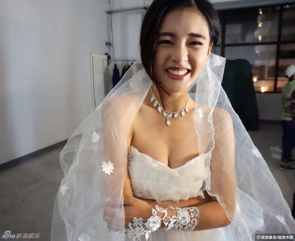 婚纱漏沟_沟沟美女