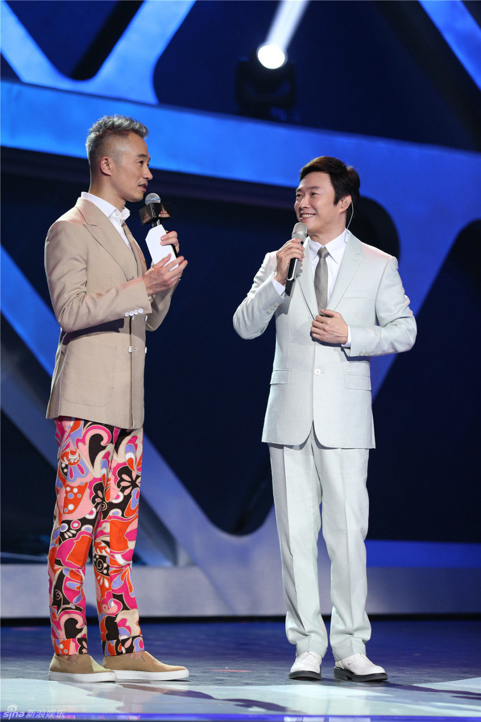 杨坤挑战少女风 华晨宇会老乡唱出游子心