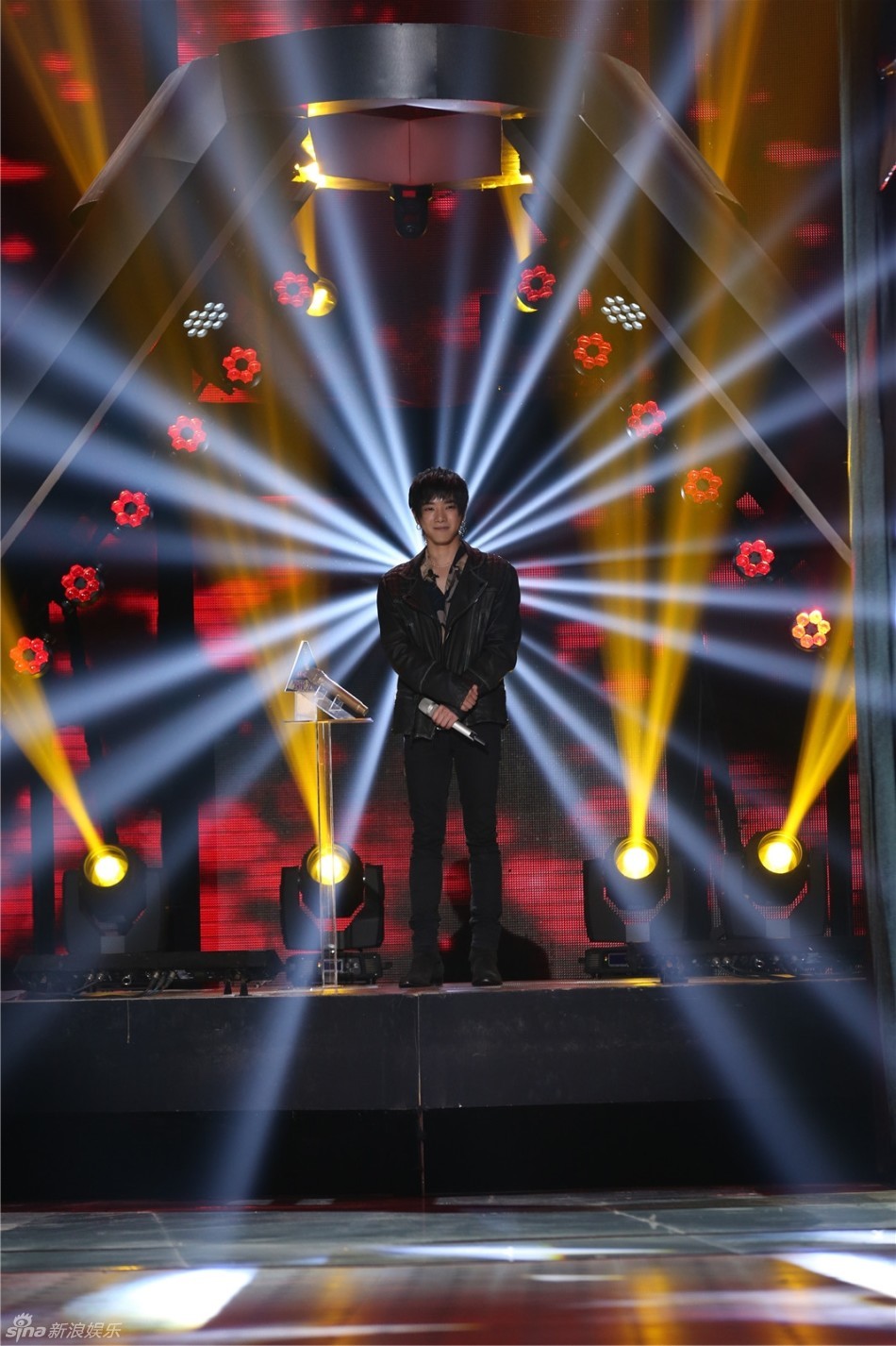 杨坤挑战少女风 华晨宇会老乡唱出游子心