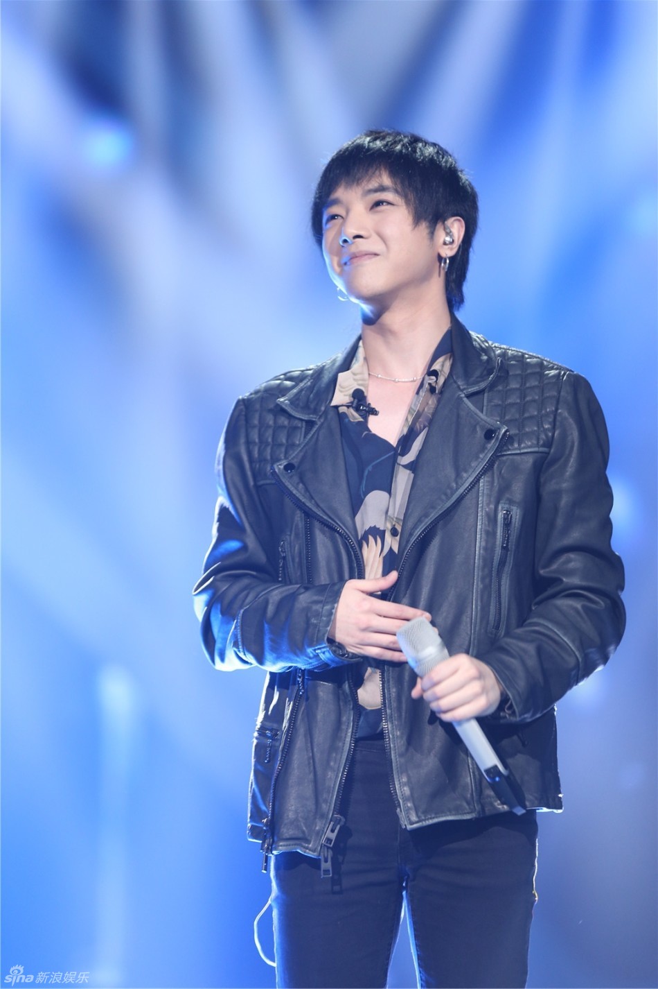 杨坤挑战少女风 华晨宇会老乡唱出游子心