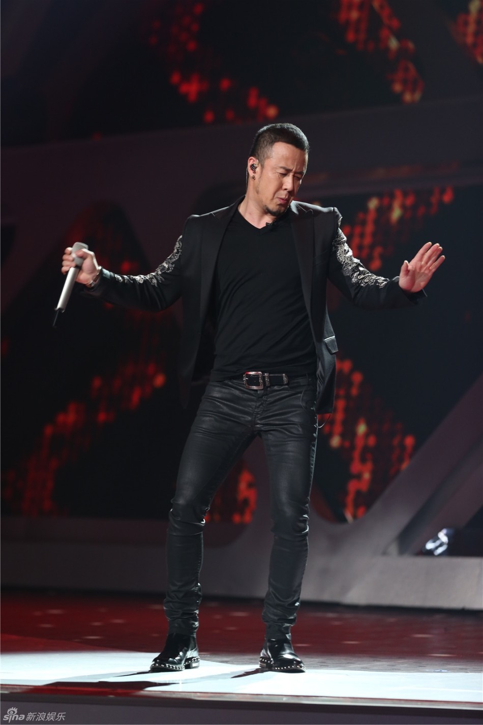 杨坤挑战少女风 华晨宇会老乡唱出游子心