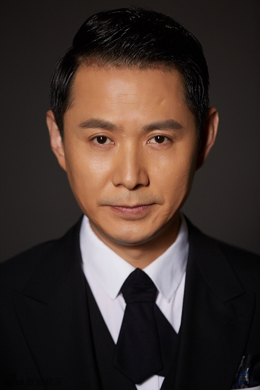 组图:郭广平冷峻变时尚型男 政委表情幽默睿智_高清图集_新浪网