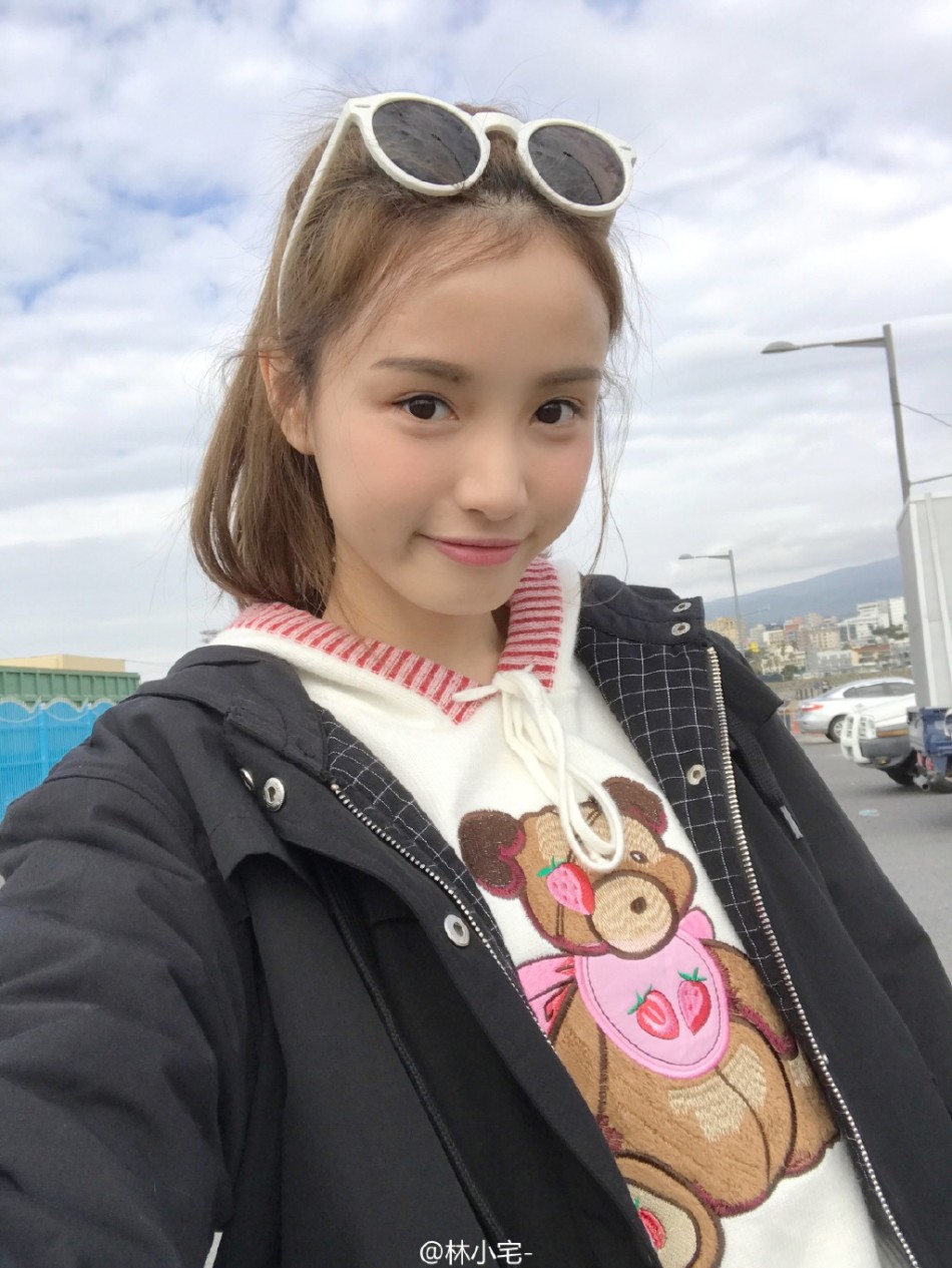 再一次初恋!网红林小宅超短裙纯美可爱