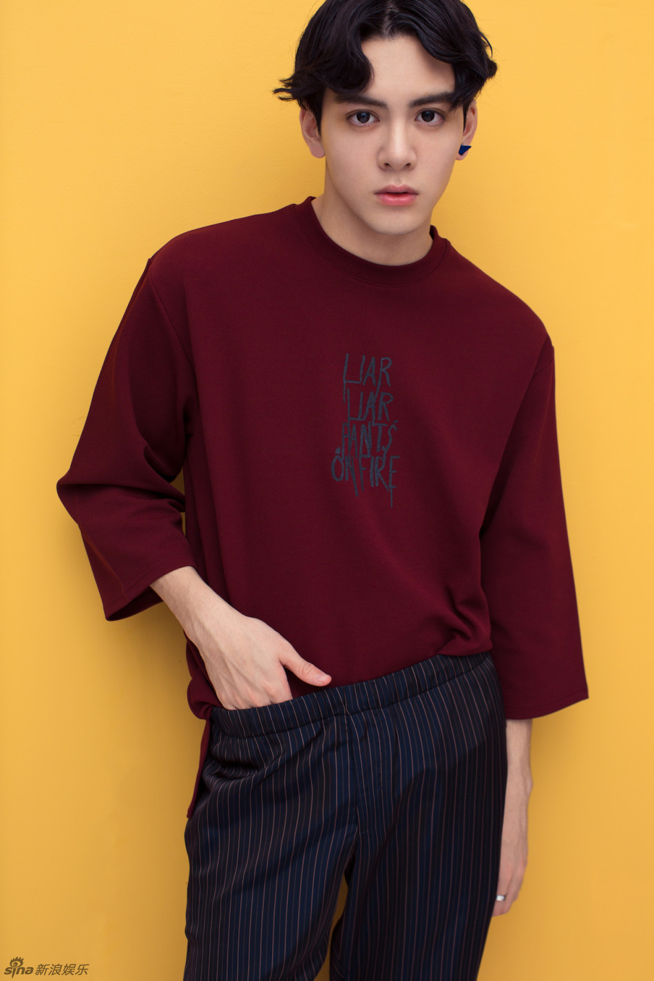 9 新浪娱乐讯 近日,19岁时尚新人演员曾舜晞的一组由d&o fashion工作