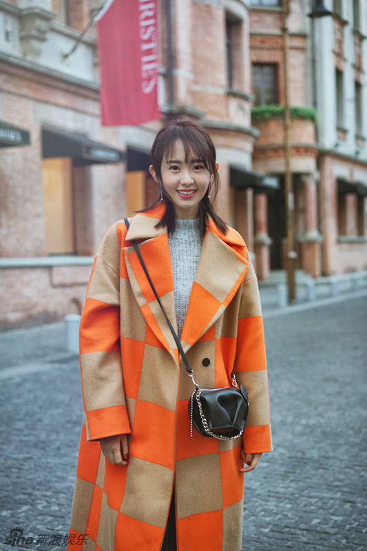 组图:穿衣模范!孙耀琦减龄刘海演绎俏皮少女