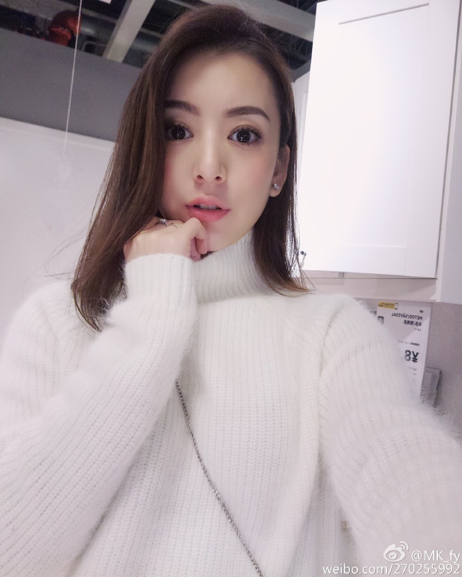 新浪娱乐讯 日前,郭富城女友方媛在微博晒出一组美照,低调秀钻戒,疑似