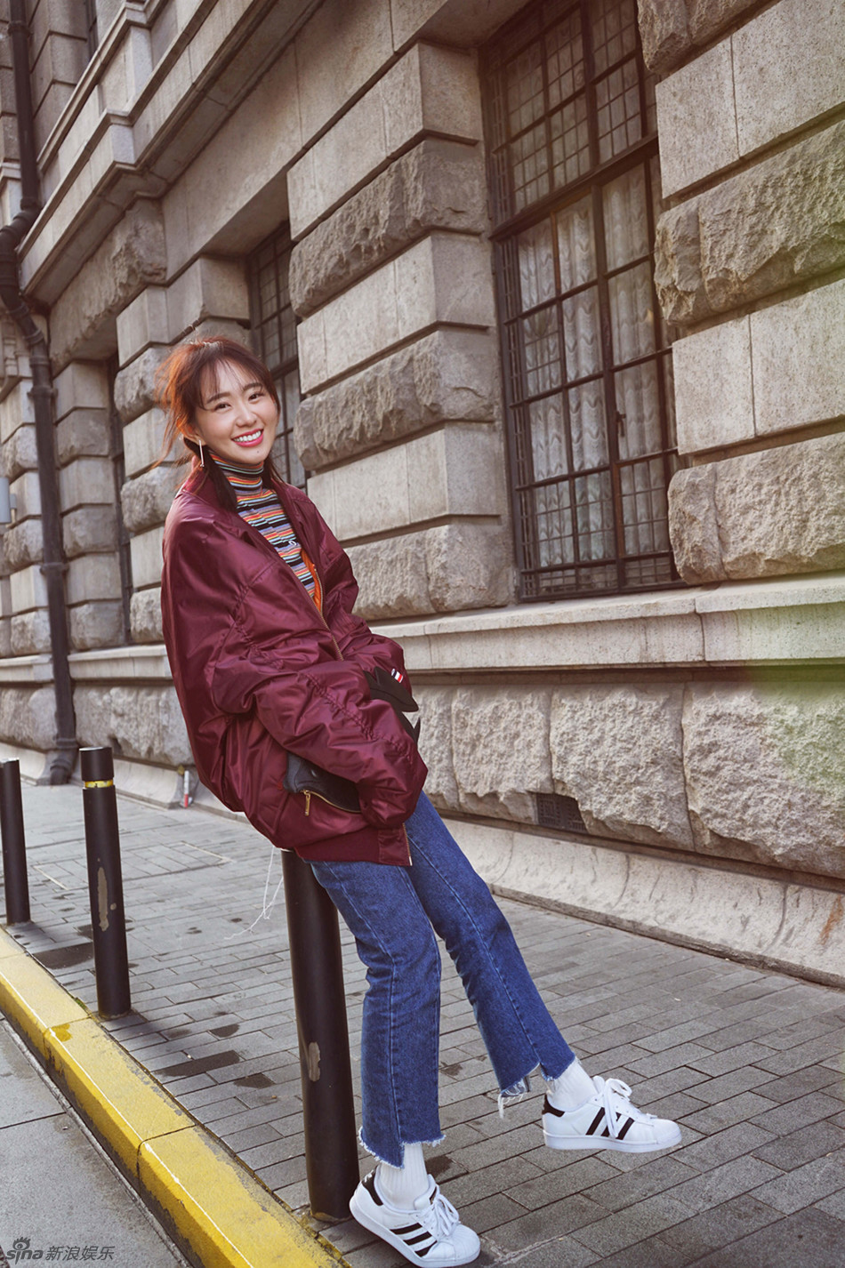 组图:孙耀琦变身时髦鬼 面包羽绒服街头耍范儿