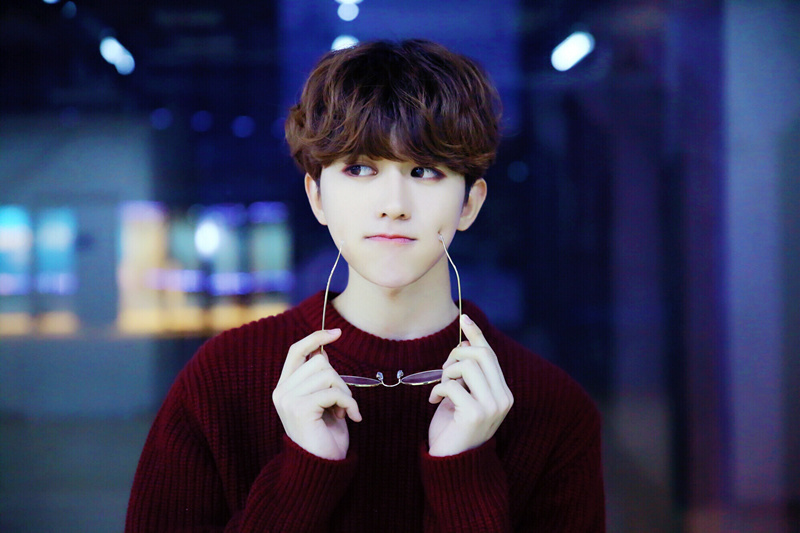 组图:SWIN-S成员蔡徐坤曝写真 充满冬日气息