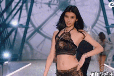 维密大秀动图曝光 中国四美抖胸迈腿(组图)