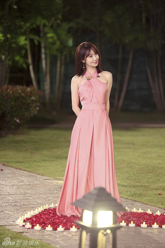 组图:李菲儿金希澈婚纱照出炉 水中拥吻似童话_高清