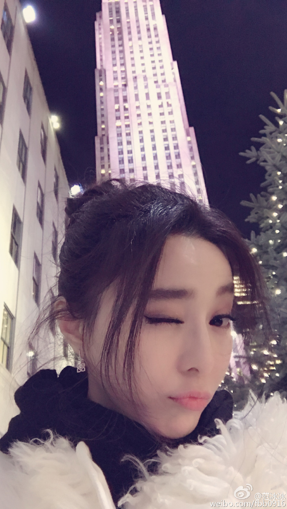 范冰冰抹胸纱裙端坐 媚眼迷离娇唇欲滴(组图)