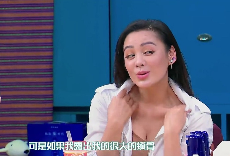 撩开内衣_内衣美女