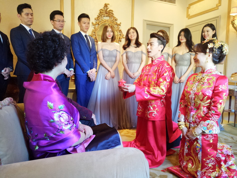 中式鱼尾婚纱照_中式婚纱照(2)