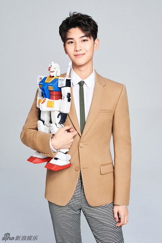 机器人图片男生 704_2087919_376378.jpg