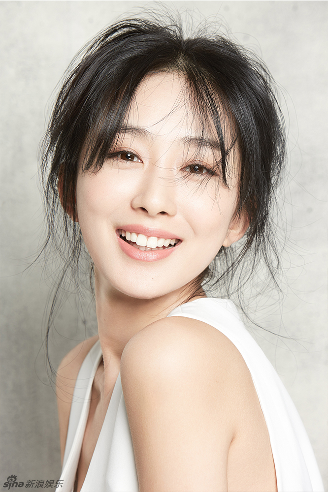 组图:迟宁宁上演"雪白诱惑" 肤白貌美显清纯_高清图集