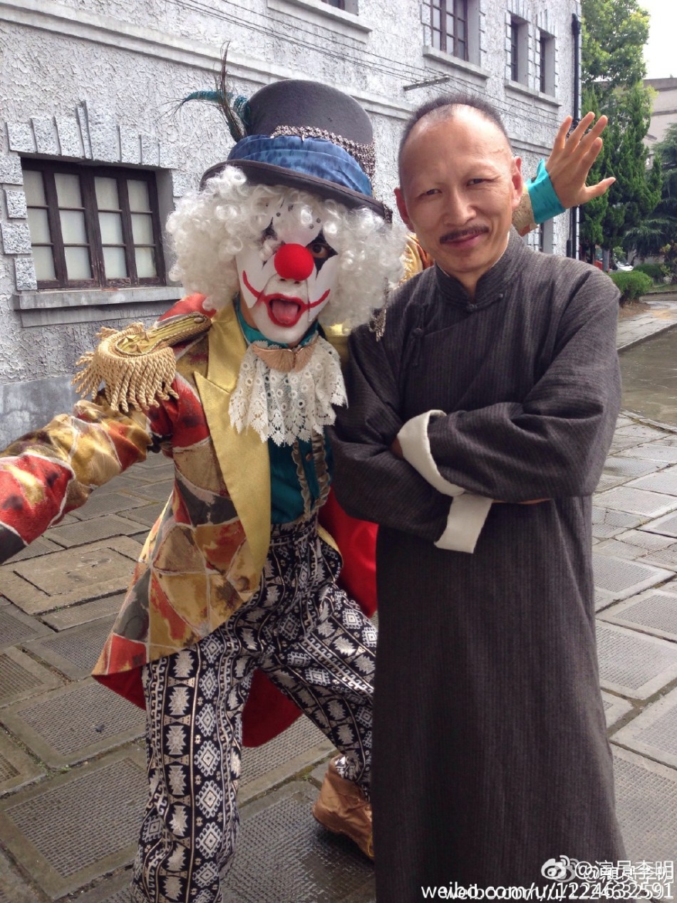 组图 金牌坏人 李明晒近照 潘长江赞依旧帅