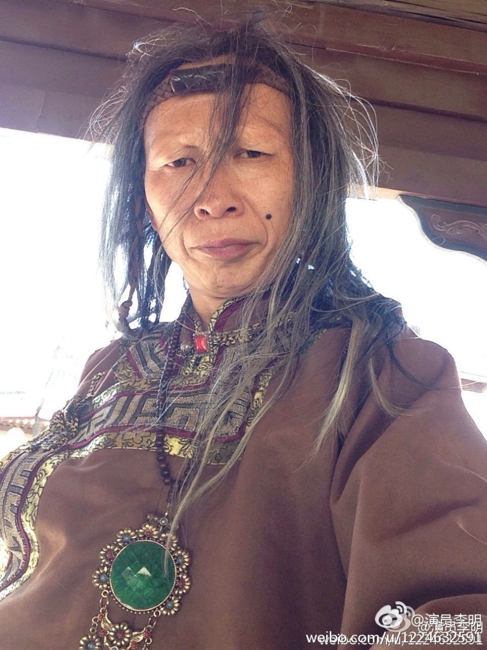 组图 金牌坏人 李明晒近照 潘长江赞依旧帅