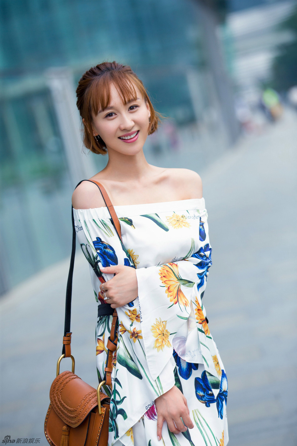 练束梅