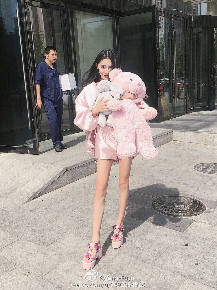 美女网红杨馥宇