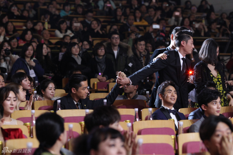 组图:国剧盛典台下热闹 小芈月可爱吴磊帅气