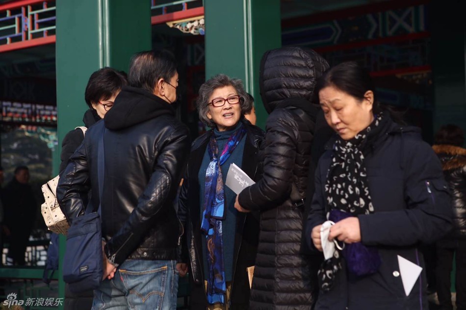 雾霾中,张艺谋陈凯歌等追悼导演何群(现场图集)