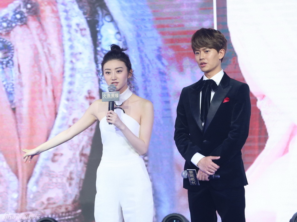 景甜拍古装剧演七角恋 与任嘉伦示范接吻[14p]
