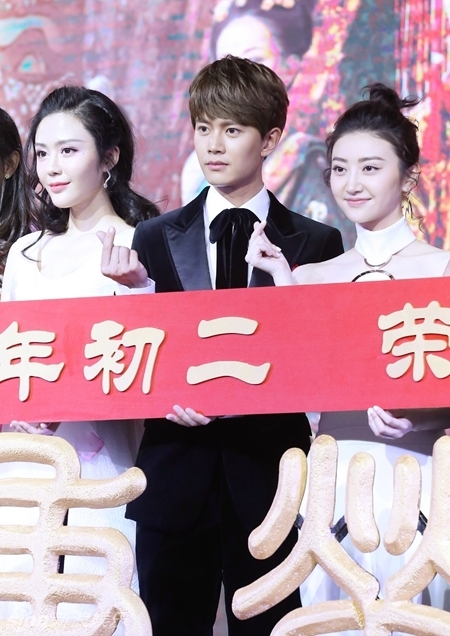 组图:景甜拍古装剧演七角恋 与任嘉伦示范接吻_高清