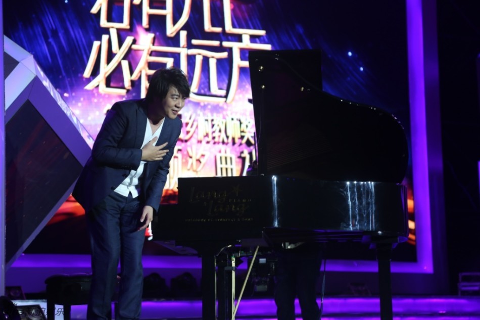 郎朗秀琴技助马云公益 遭宋小宝这样调侃