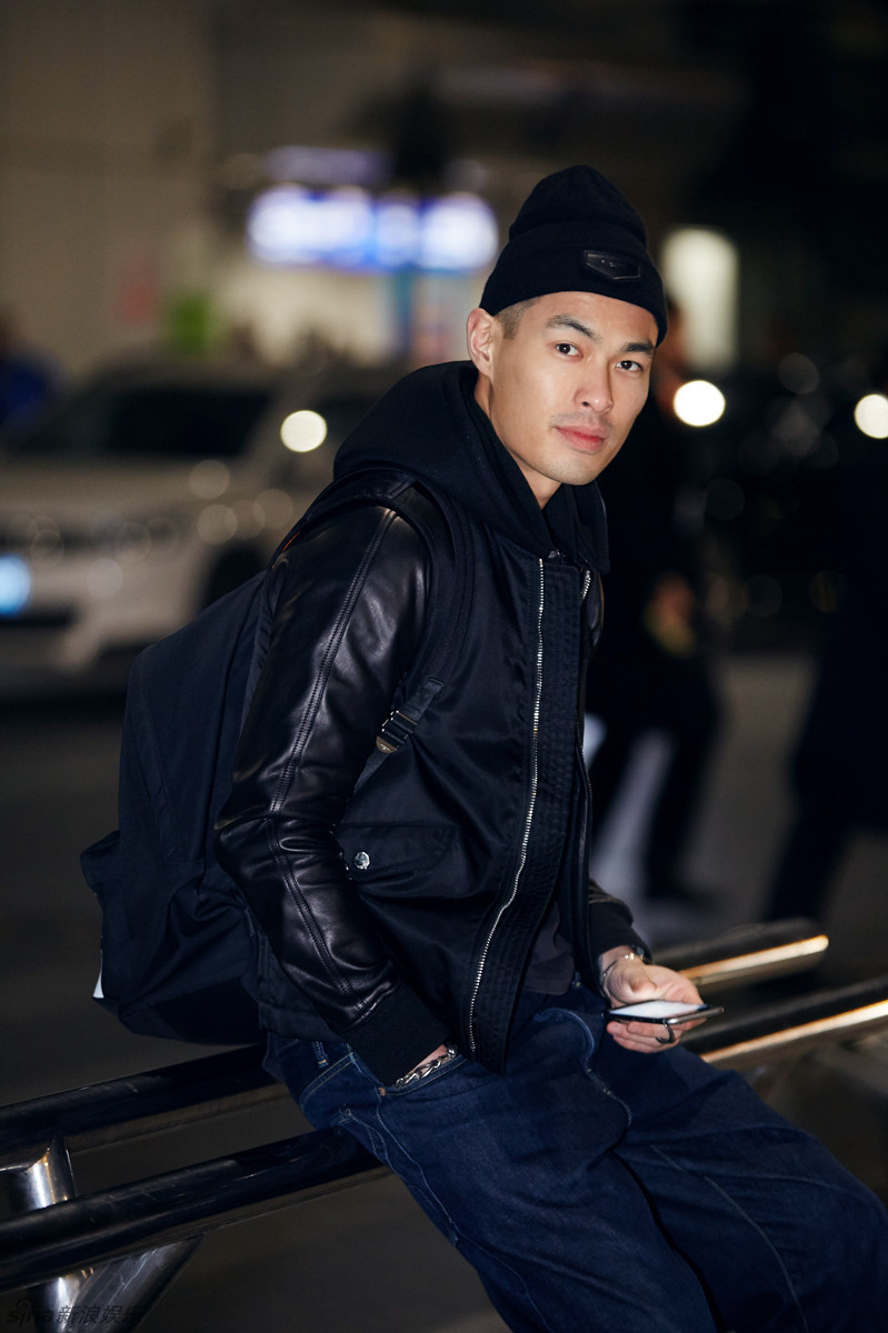组图:行走的硬汉!杨佑宁炫酷飞赴巴黎男装周_高清图集_新浪网