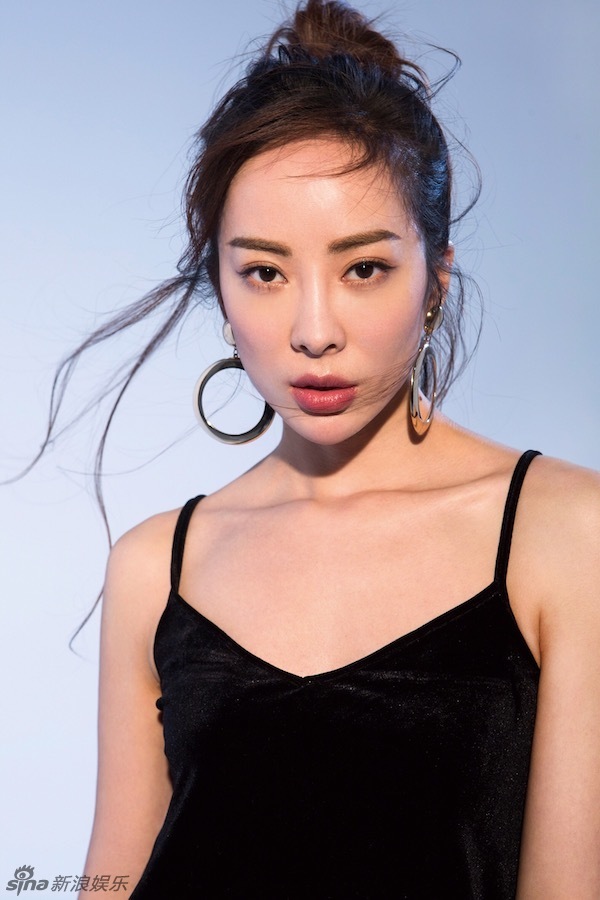 童苡萱内衣_童苡萱内衣照