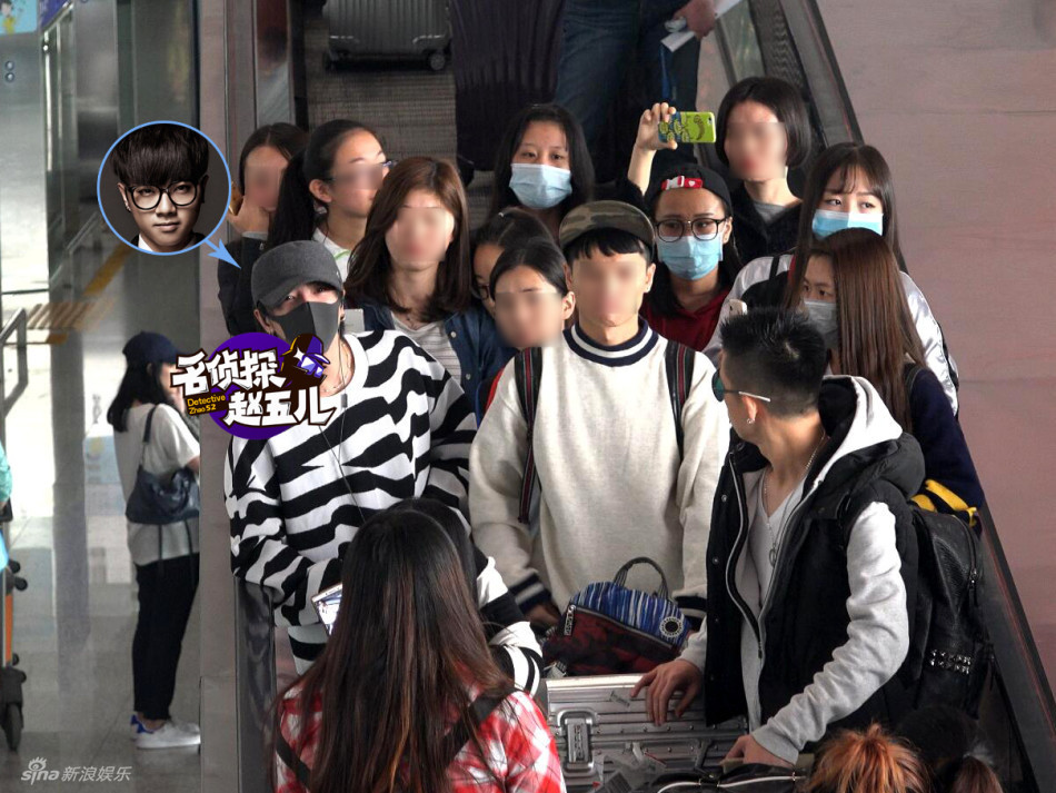 华晨宇行动迟缓似不适 见跟拍笑成眯眯眼|华晨