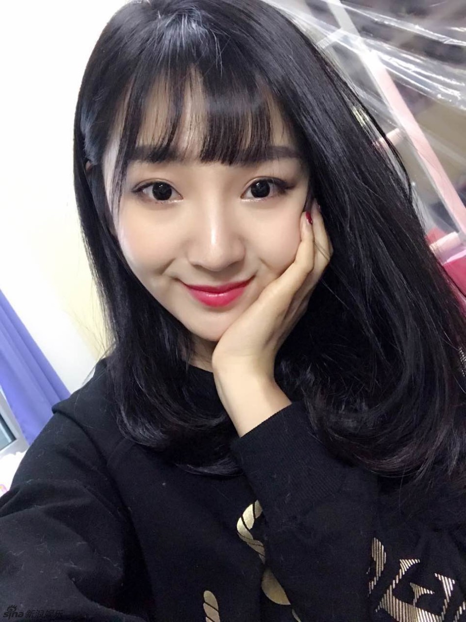 组图:北电张艺馨背景深 17岁获中国校花大奖_高清图集
