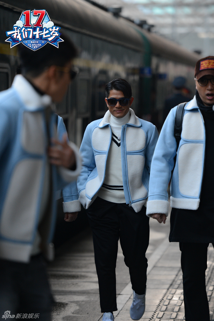 林志颖第一次坐火车 爬上行李架