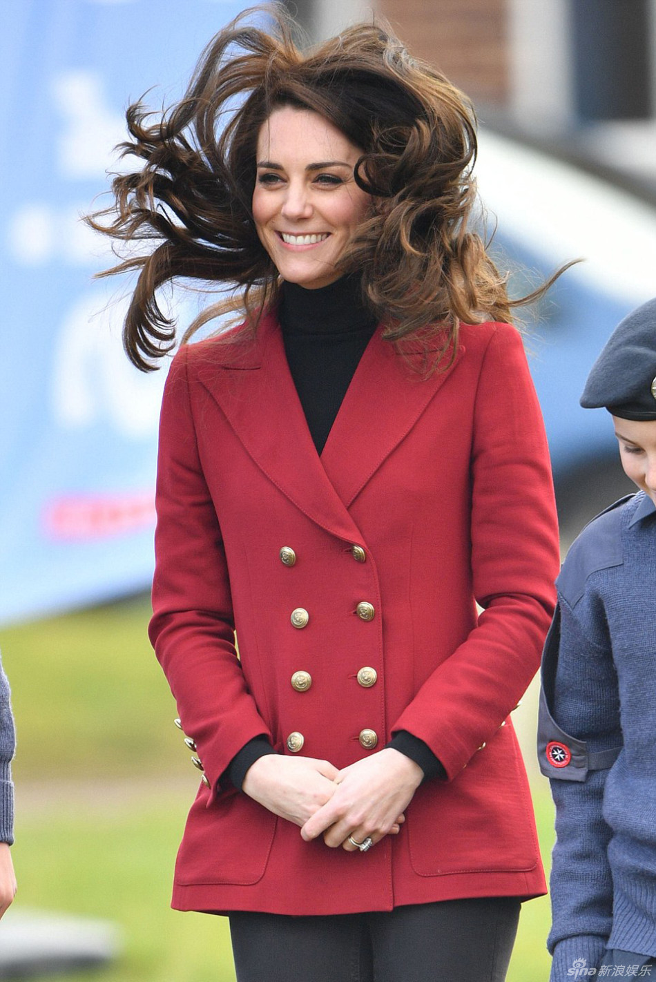 凯特王妃秀发随风摆动 当众提裤翘臀隐现-新闻中心-中国宁波网