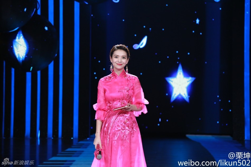 组图:脱下晚礼服 这些女主持人的私服也很美_高清图集_新浪网