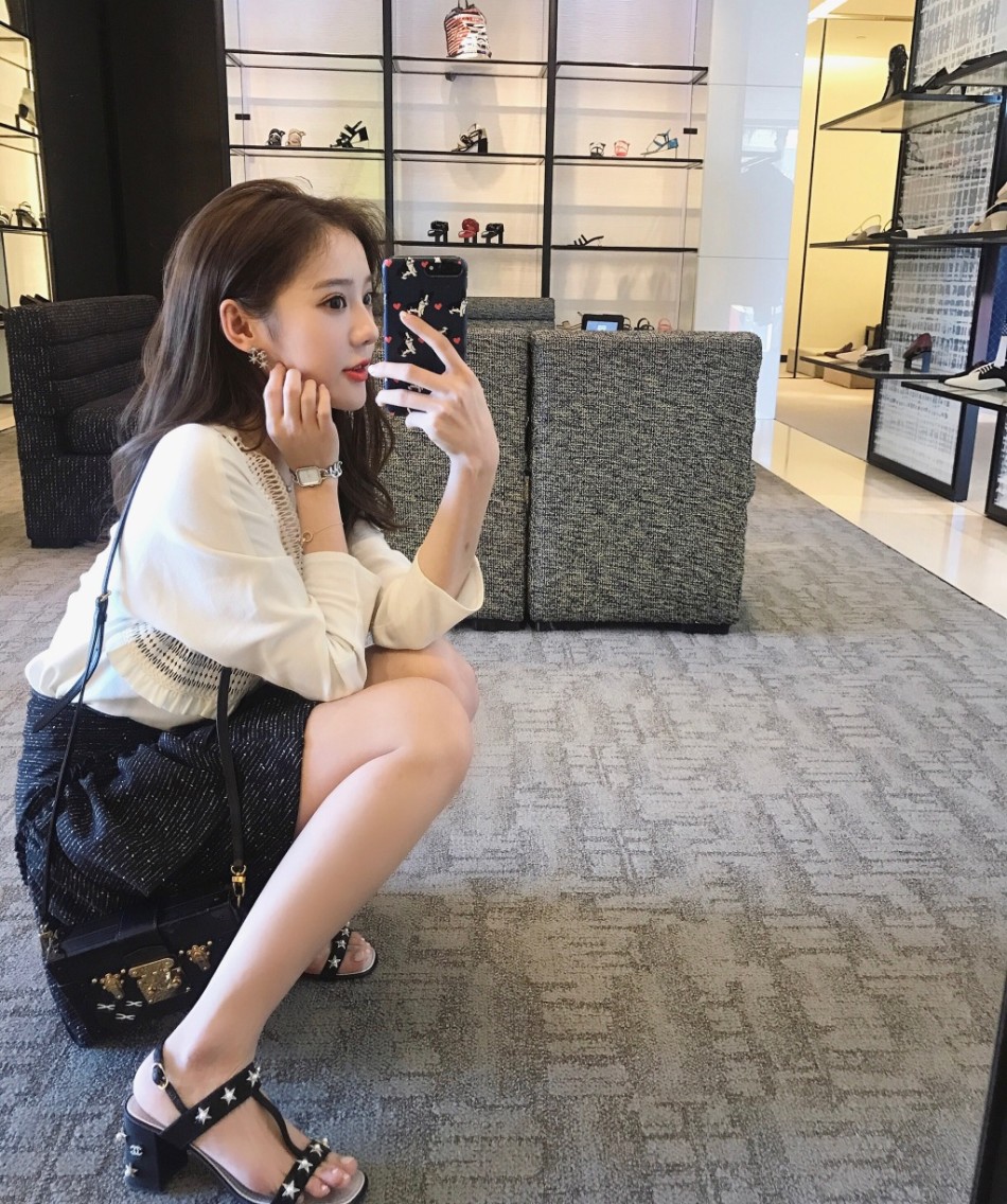 网红美女夏夏
