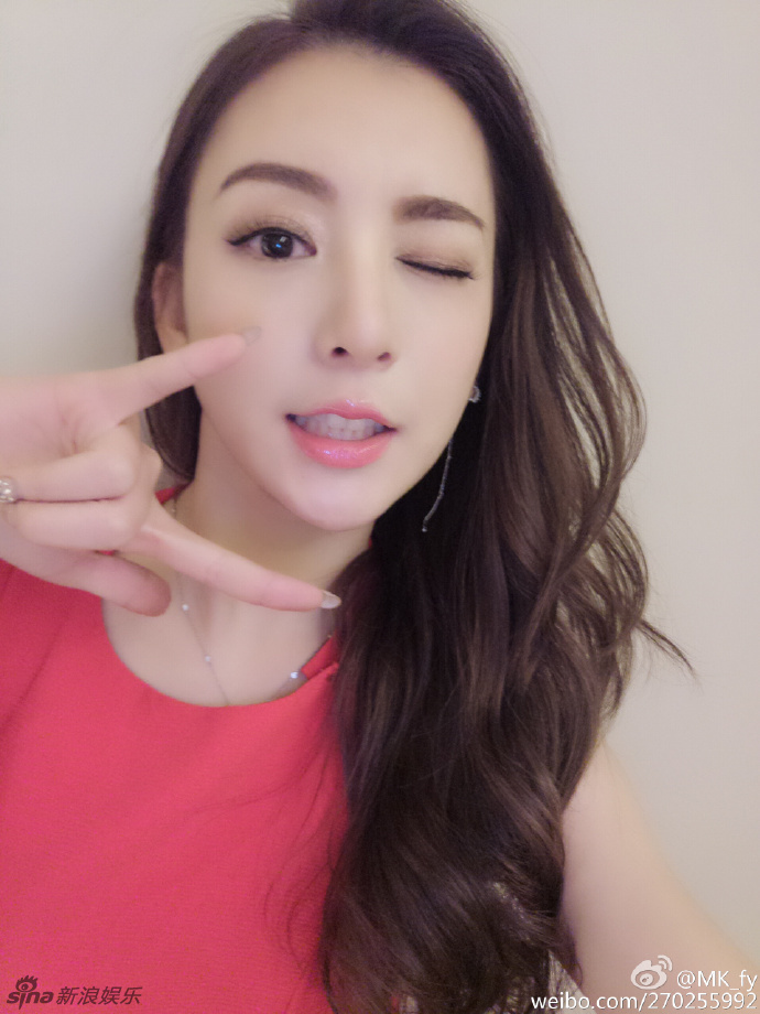 新浪娱乐讯 1月1日凌晨,郭富城女友方媛微博晒美照迎接新年,她写道:"