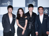 朴海日、文彩媛、金武烈、柳承龙合影