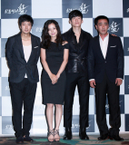 朴海日、文彩媛、金武烈、柳承龙亮相